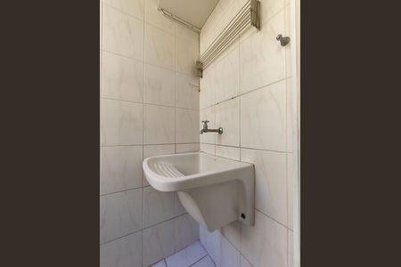 Apartamento à venda com 80m², 2 quartos e sem vaga Apartamento à venda com 80m², 2 quartos e sem vagaBanheiro de serviço