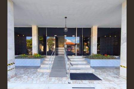 Apartamento à venda com 80m², 2 quartos e sem vaga Apartamento à venda com 80m², 2 quartos e sem vagaFachada e portaria