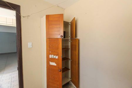 Casa à venda com 253m², 3 quartos e 2 vagas Casa à venda com 253m², 3 quartos e 2 vagasQuarto de Serviço