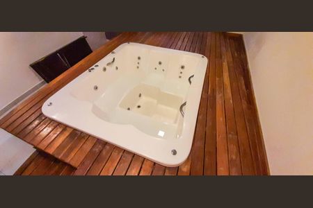 Apartamento à venda com 74m², 3 quartos e 1 vagaÁrea comum