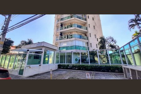 Apartamento à venda com 74m², 3 quartos e 1 vagaFachada e portaria