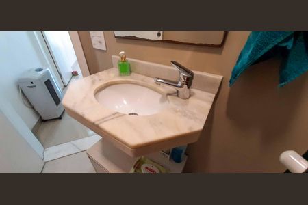 Apartamento à venda com 74m², 3 quartos e 1 vagaBanheiro Social