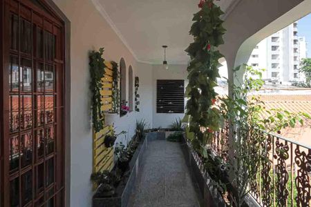 Casa à venda com 450m², 3 quartos e 8 vagas Casa à venda com 450m², 3 quartos e 8 vagasVaranda