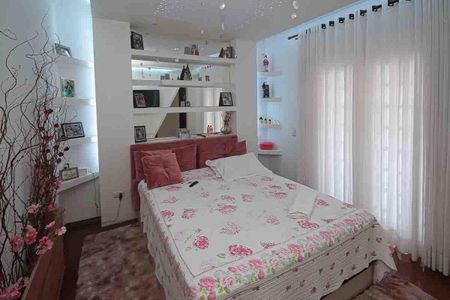 Casa à venda com 450m², 3 quartos e 8 vagas Casa à venda com 450m², 3 quartos e 8 vagasSuíte 2