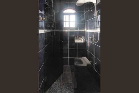 Casa à venda com 450m², 3 quartos e 8 vagas Casa à venda com 450m², 3 quartos e 8 vagasBanheiro da Suíte