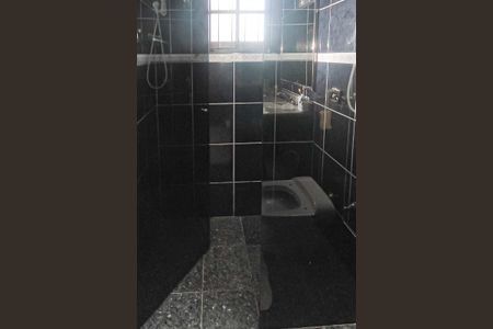 Casa à venda com 450m², 3 quartos e 8 vagas Casa à venda com 450m², 3 quartos e 8 vagasBanheiro da Suíte