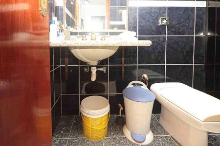 Casa à venda com 450m², 3 quartos e 8 vagas Casa à venda com 450m², 3 quartos e 8 vagasBanheiro Social