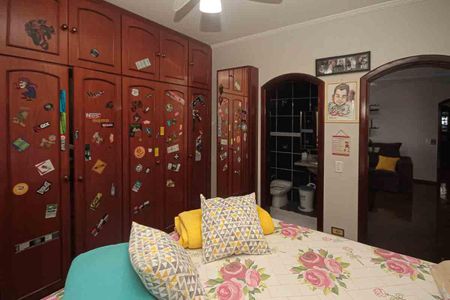 Casa à venda com 450m², 3 quartos e 8 vagas Casa à venda com 450m², 3 quartos e 8 vagasSuíte