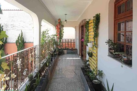 Casa à venda com 450m², 3 quartos e 8 vagas Casa à venda com 450m², 3 quartos e 8 vagasVaranda