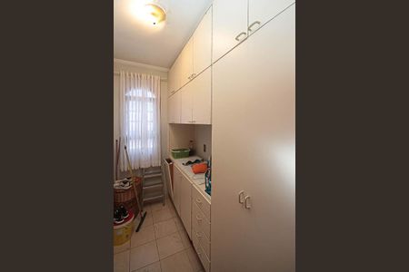 Casa à venda com 450m², 3 quartos e 8 vagas Casa à venda com 450m², 3 quartos e 8 vagasDespensa