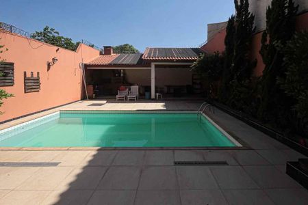 Casa à venda com 450m², 3 quartos e 8 vagas Casa à venda com 450m², 3 quartos e 8 vagasPiscina