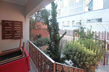 Casa à venda com 450m², 3 quartos e 8 vagas Casa à venda com 450m², 3 quartos e 8 vagasFrente da Casa