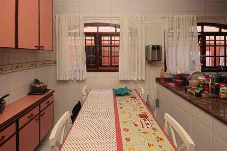 Casa à venda com 450m², 3 quartos e 8 vagas Casa à venda com 450m², 3 quartos e 8 vagasCozinha