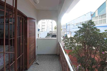 Casa à venda com 450m², 3 quartos e 8 vagas Casa à venda com 450m², 3 quartos e 8 vagasVaranda da Suíte 2