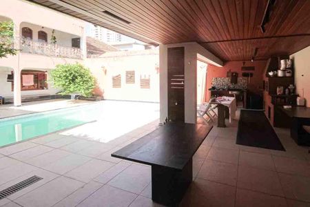 Casa à venda com 450m², 3 quartos e 8 vagas Casa à venda com 450m², 3 quartos e 8 vagasEspaço Gourmet