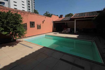Casa à venda com 450m², 3 quartos e 8 vagas Casa à venda com 450m², 3 quartos e 8 vagasPiscina