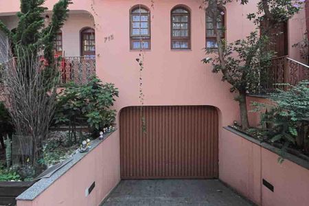 Casa à venda com 450m², 3 quartos e 8 vagas Casa à venda com 450m², 3 quartos e 8 vagasFrente da Casa