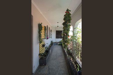 Casa à venda com 450m², 3 quartos e 8 vagas Casa à venda com 450m², 3 quartos e 8 vagasVaranda