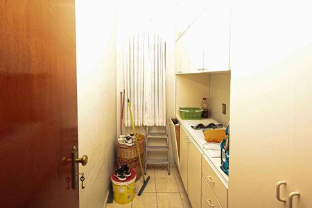 Casa à venda com 450m², 3 quartos e 8 vagas Casa à venda com 450m², 3 quartos e 8 vagasDespensa