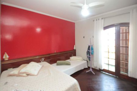 Casa à venda com 450m², 3 quartos e 8 vagas Casa à venda com 450m², 3 quartos e 8 vagasQuarto