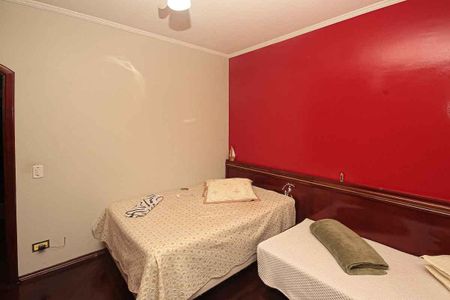 Casa à venda com 450m², 3 quartos e 8 vagas Casa à venda com 450m², 3 quartos e 8 vagasQuarto