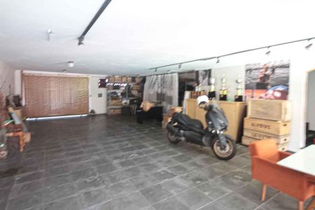 Casa à venda com 450m², 3 quartos e 8 vagas Casa à venda com 450m², 3 quartos e 8 vagasGaragem