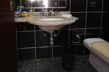 Casa à venda com 450m², 3 quartos e 8 vagas Casa à venda com 450m², 3 quartos e 8 vagasBanheiro da Garagem