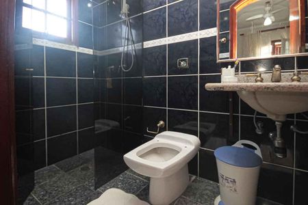 Casa à venda com 450m², 3 quartos e 8 vagas Casa à venda com 450m², 3 quartos e 8 vagasBanheiro da Suíte