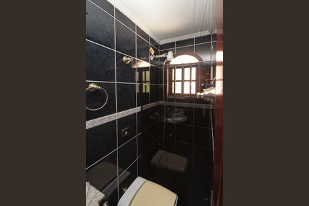 Casa à venda com 450m², 3 quartos e 8 vagas Casa à venda com 450m², 3 quartos e 8 vagasBanheiro da Garagem