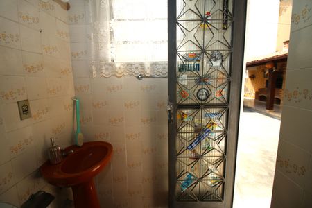 Casa à venda com 280m², 3 quartos e 2 vagasBanheiro de serviço