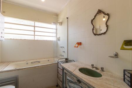 Casa à venda com 250m², 3 quartos e 2 vagasBanheiro da suíte