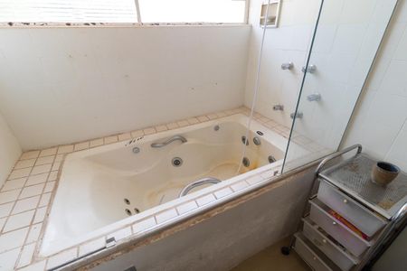 Casa à venda com 250m², 3 quartos e 2 vagasBanheiro da suíte