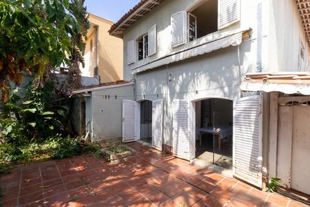 Casa à venda com 250m², 3 quartos e 2 vagasQuintal