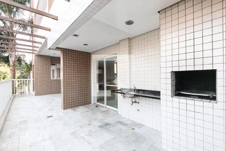 Apartamento à venda com 97m², 3 quartos e 2 vagas Apartamento à venda com 97m², 3 quartos e 2 vagasChurrasqueira