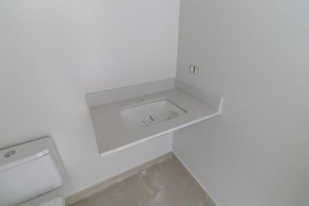 Casa de condomínio à venda com 150m², 2 quartos e 2 vagas Casa de condomínio à venda com 150m², 2 quartos e 2 vagasBanheiro social