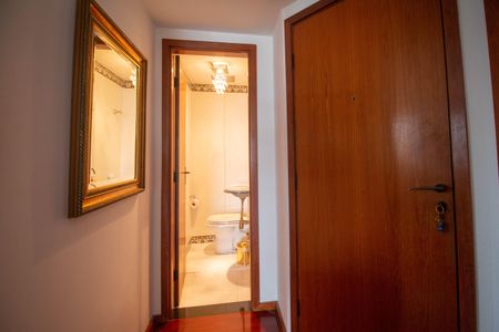 Apartamento à venda com 127m², 4 quartos e 4 vagas Apartamento à venda com 127m², 4 quartos e 4 vagasLavabo