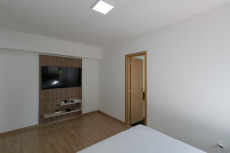 Apartamento à venda com 130m², 4 quartos e 3 vagas Apartamento à venda com 130m², 4 quartos e 3 vagasSuite 2