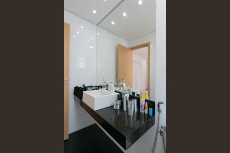 Apartamento à venda com 130m², 4 quartos e 3 vagas Apartamento à venda com 130m², 4 quartos e 3 vagasBanheiro Suite 2