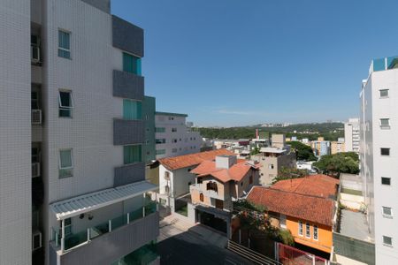 Apartamento à venda com 130m², 4 quartos e 3 vagas Apartamento à venda com 130m², 4 quartos e 3 vagasVista Deme Suite 2