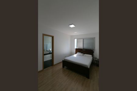 Apartamento à venda com 130m², 4 quartos e 3 vagas Apartamento à venda com 130m², 4 quartos e 3 vagasSuite 2