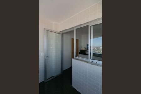Apartamento à venda com 130m², 4 quartos e 3 vagas Apartamento à venda com 130m², 4 quartos e 3 vagasVaranda