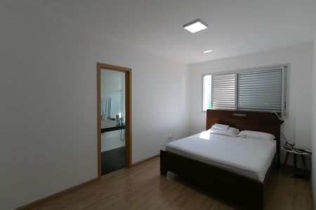 Apartamento à venda com 130m², 4 quartos e 3 vagas Apartamento à venda com 130m², 4 quartos e 3 vagasSuite 2