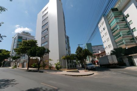 Apartamento à venda com 130m², 4 quartos e 3 vagas Apartamento à venda com 130m², 4 quartos e 3 vagasFachada