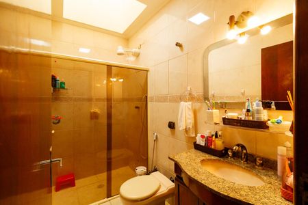 Casa à venda com 236m², 3 quartos e 1 vagaBanheiro