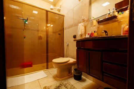 Casa à venda com 236m², 3 quartos e 1 vagaBanheiro