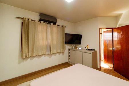 Casa à venda com 236m², 3 quartos e 1 vagaSuíte