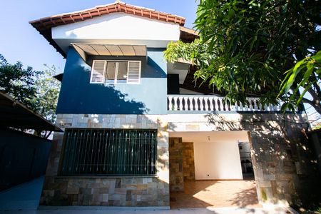Casa à venda com 300m², 4 quartos e 7 vagasFachada