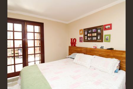 Casa à venda com 300m², 2 quartos e 3 vagasSuíte