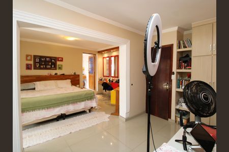 Casa à venda com 300m², 2 quartos e 3 vagasSuíte