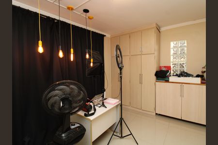 Casa à venda com 300m², 2 quartos e 3 vagasSuíte